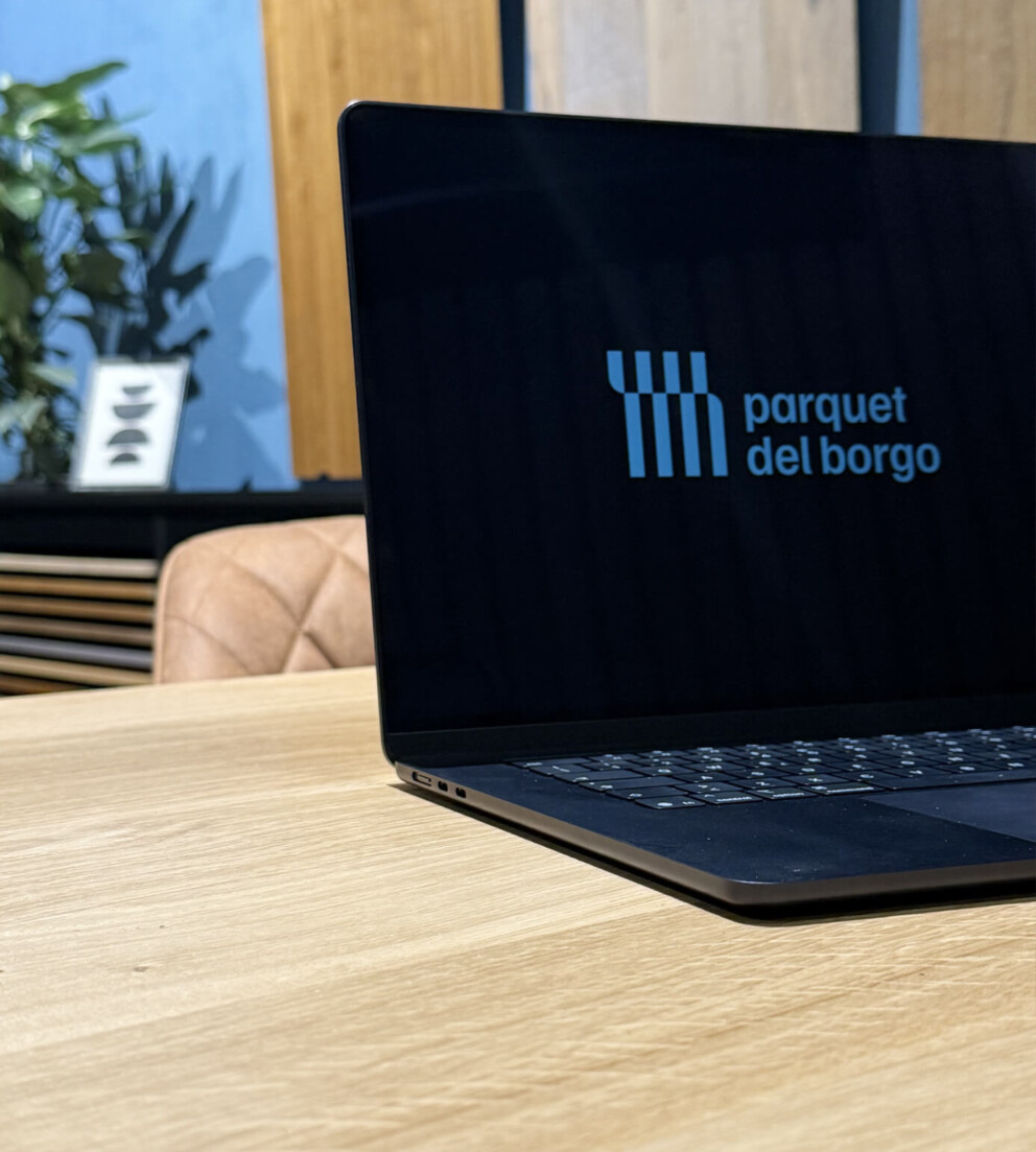 Computer con tavolo